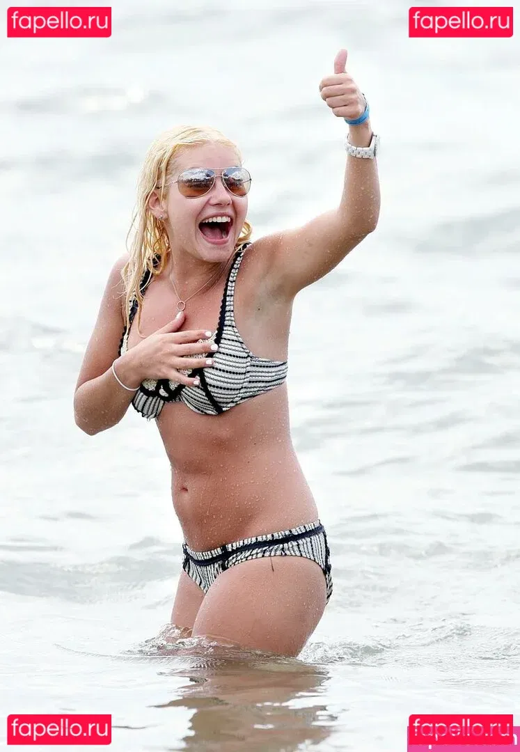 Elisha Cuthbert Onlyfans Photo Gallery 