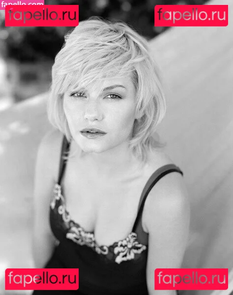 Elisha Cuthbert Onlyfans Photo Gallery 