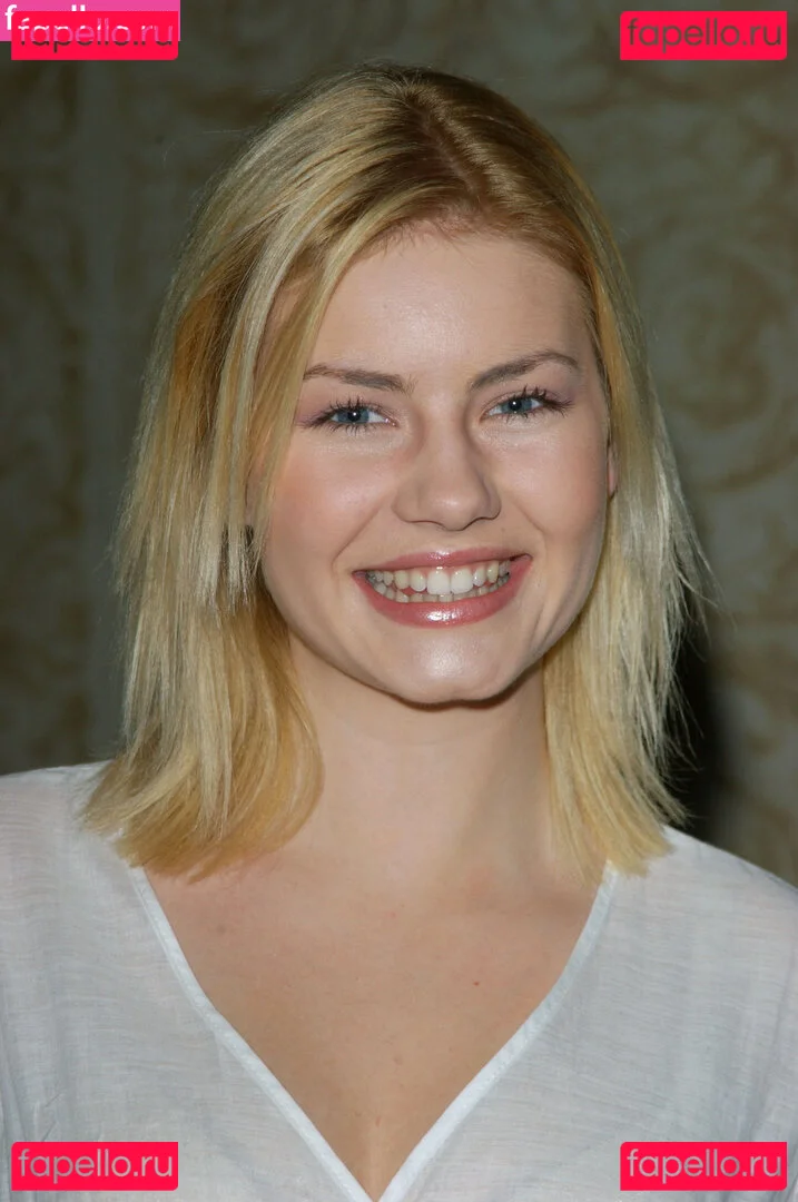 Elisha Cuthbert Onlyfans Photo Gallery 