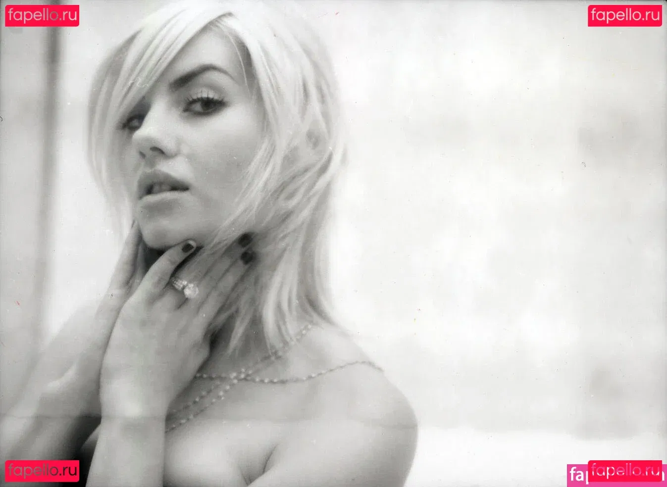 Elisha Cuthbert Onlyfans Photo Gallery 