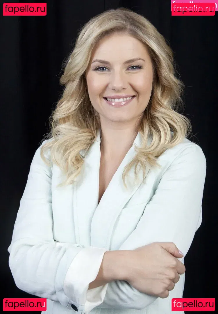 Elisha Cuthbert Onlyfans Photo Gallery 