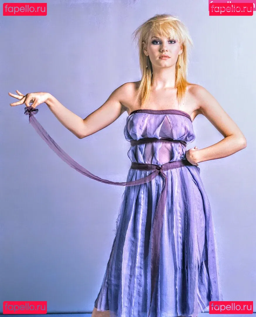 Elisha Cuthbert Onlyfans Photo Gallery 