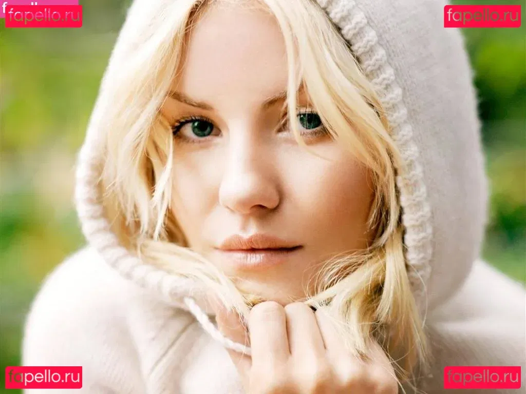 Elisha Cuthbert Onlyfans Photo Gallery 