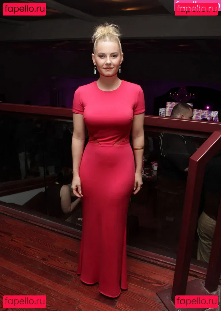 Elisha Cuthbert Onlyfans Photo Gallery 