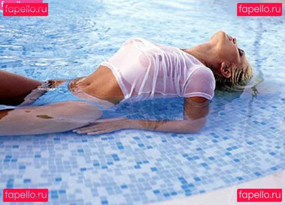 Elisha Cuthbert Onlyfans Photo Gallery 