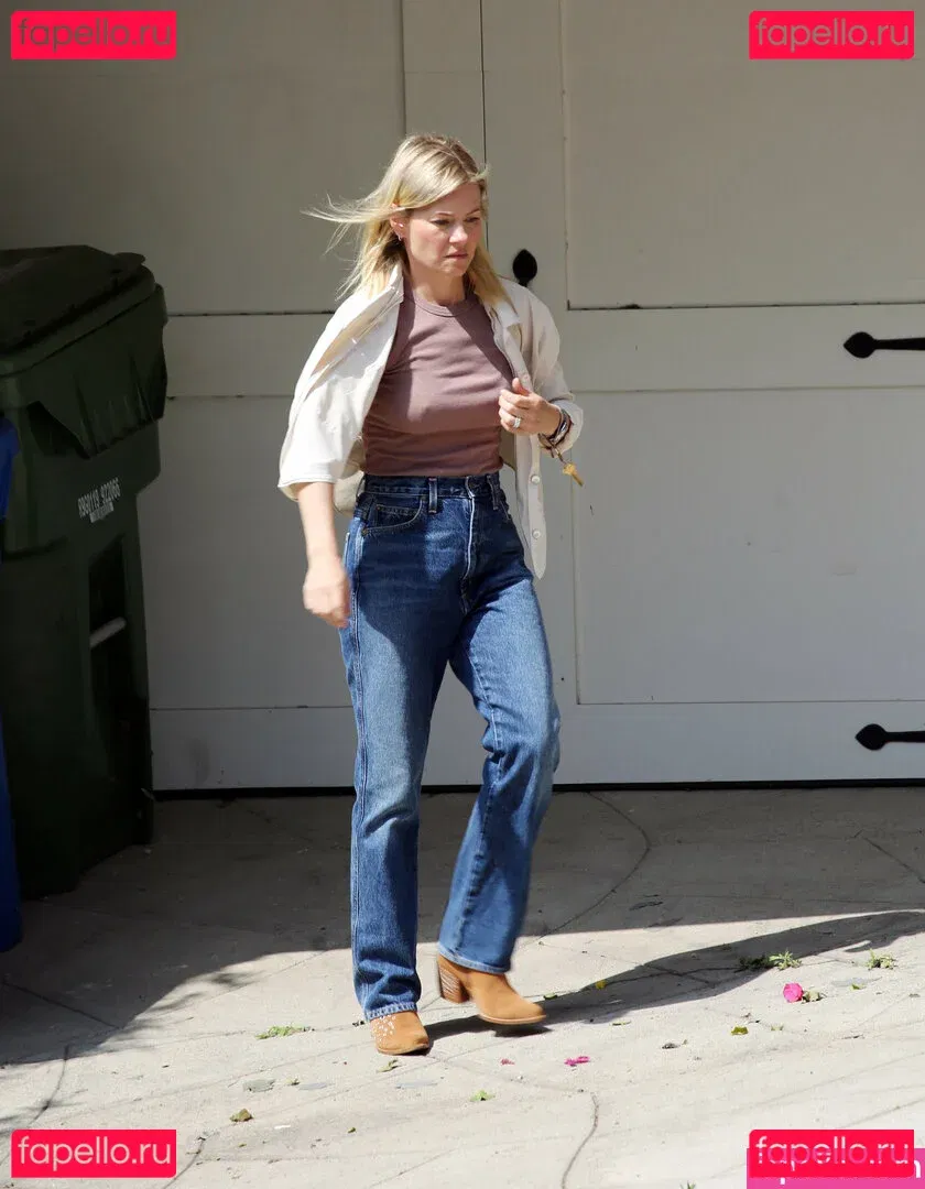 Elisha Cuthbert Onlyfans Photo Gallery 