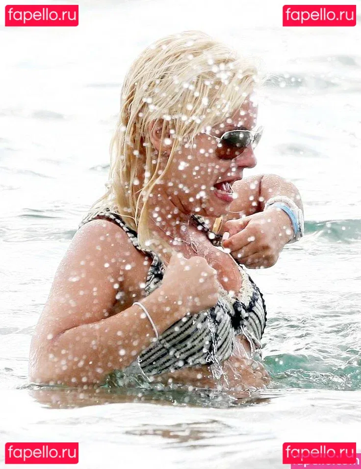 Elisha Cuthbert Onlyfans Photo Gallery 