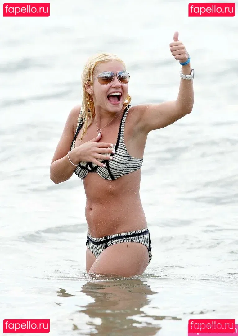 Elisha Cuthbert Onlyfans Photo Gallery 