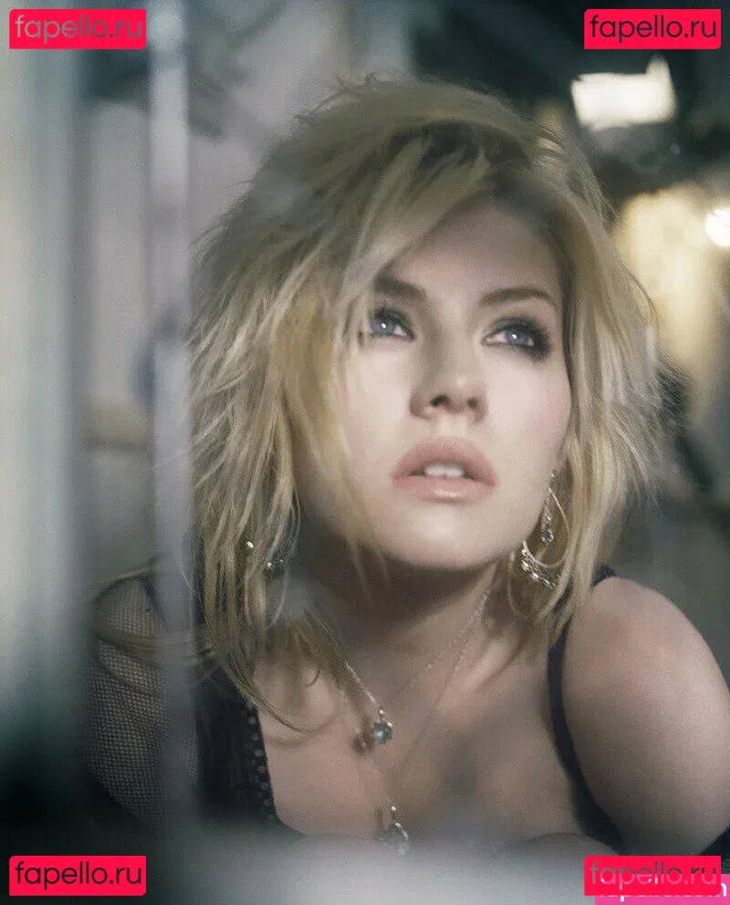 Elisha Cuthbert Onlyfans Photo Gallery 
