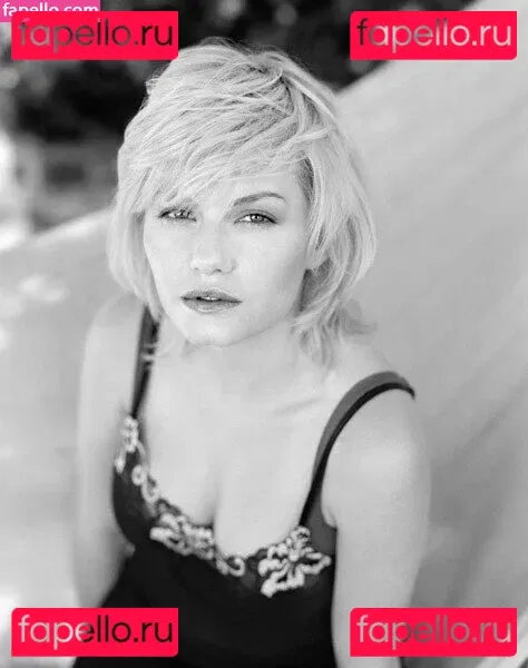 Elisha Cuthbert Onlyfans Photo Gallery 