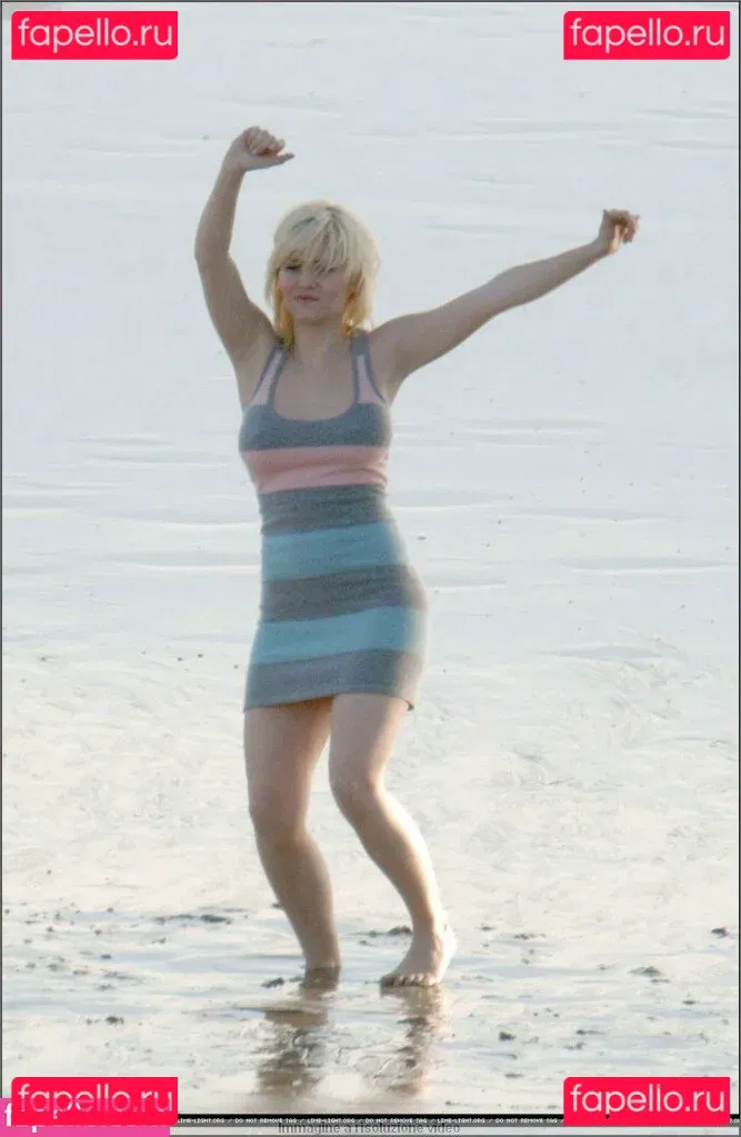 Elisha Cuthbert Onlyfans Photo Gallery 