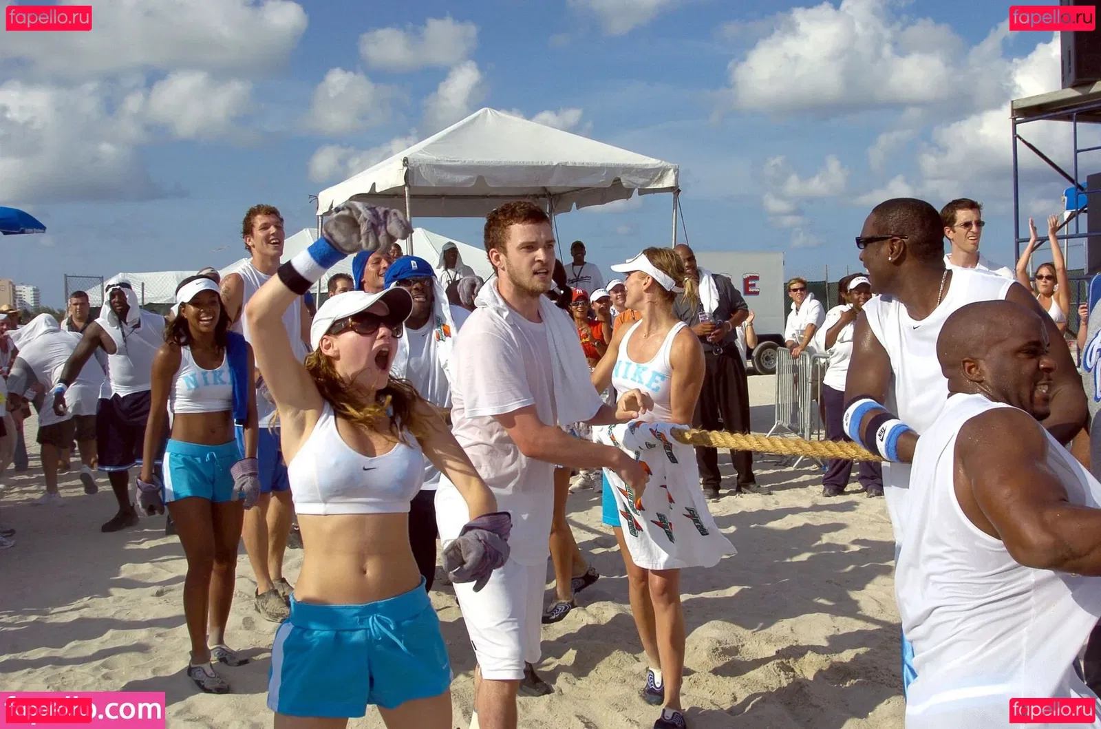 Elisha Cuthbert Onlyfans Photo Gallery 