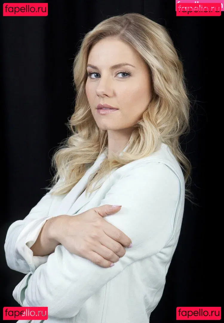 Elisha Cuthbert Onlyfans Photo Gallery 