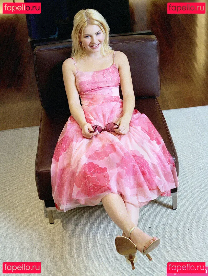 Elisha Cuthbert Onlyfans Photo Gallery 