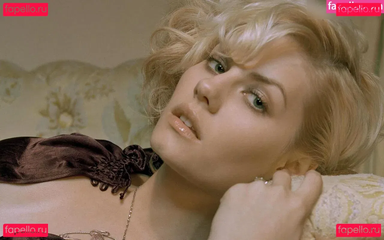 Elisha Cuthbert Onlyfans Photo Gallery 