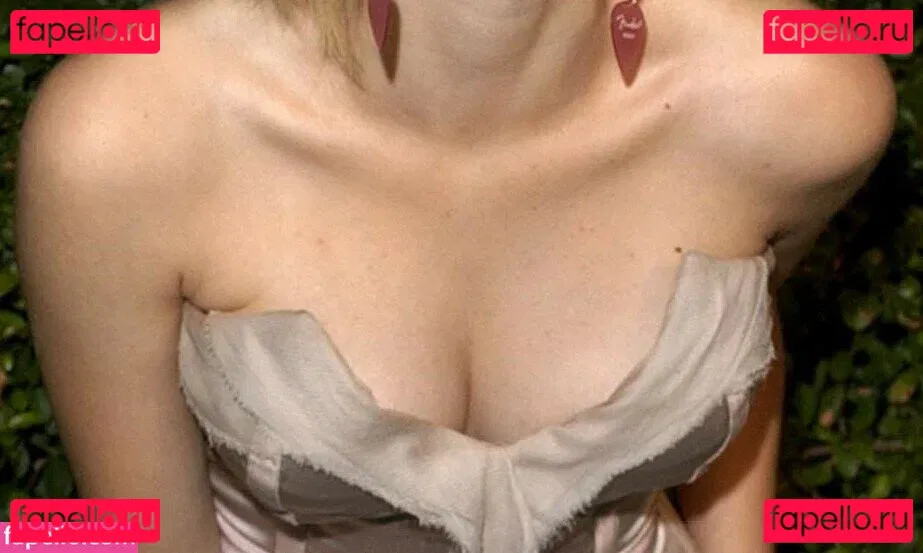 Elisha Cuthbert Onlyfans Photo Gallery 