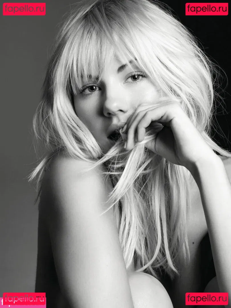 Elisha Cuthbert Onlyfans Photo Gallery 