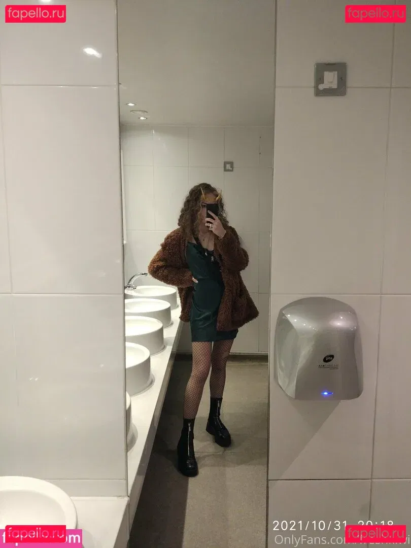 freshkiwi Onlyfans Photo Gallery 