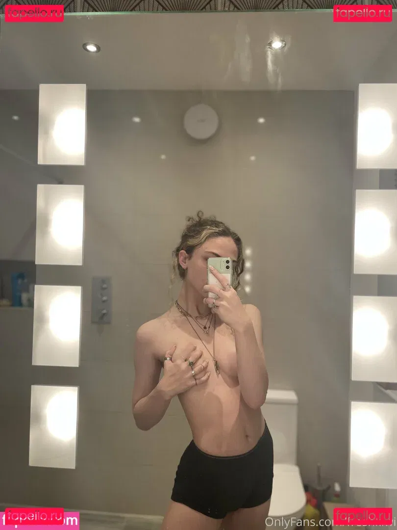 freshkiwi Onlyfans Photo Gallery 