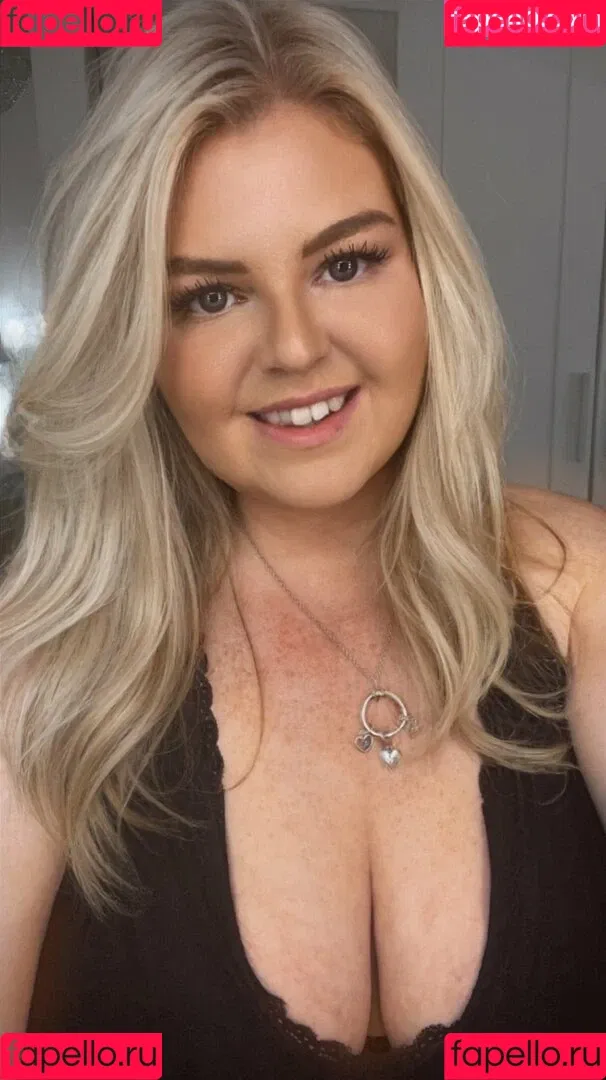 SarahLouxxx Onlyfans Photo Gallery 
