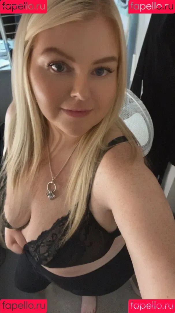 SarahLouxxx Onlyfans Photo Gallery 