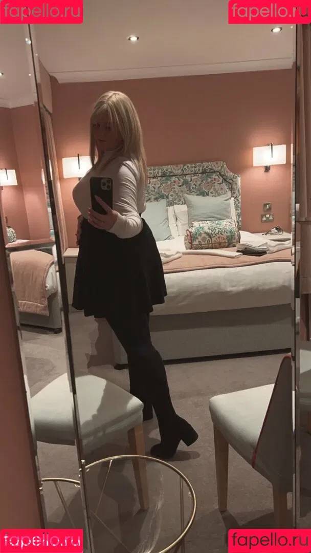 SarahLouxxx Onlyfans Photo Gallery 