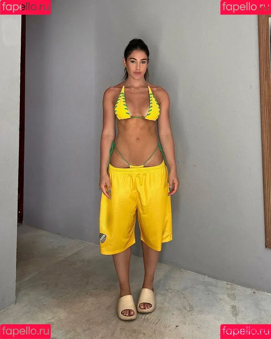 Iara Guimarães Onlyfans Photo Gallery 