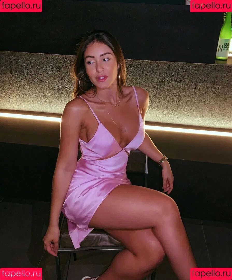 Iara Guimarães Onlyfans Photo Gallery 