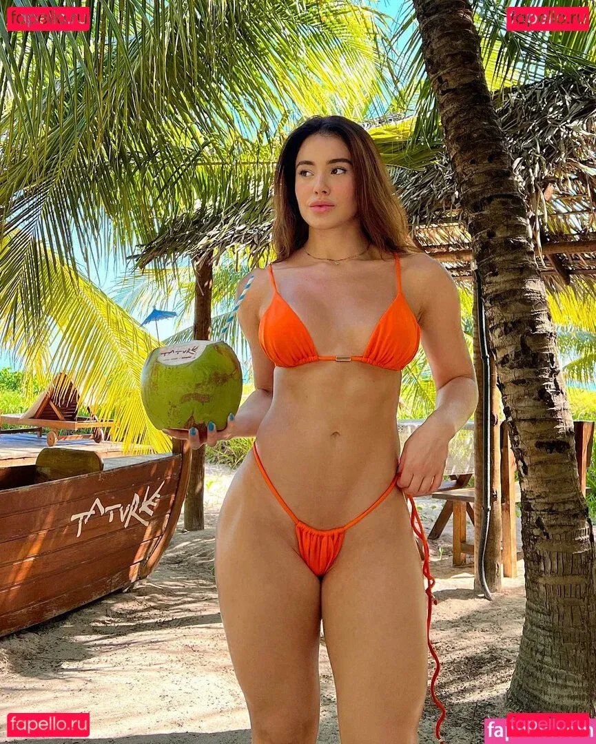 Iara Guimarães Onlyfans Photo Gallery 