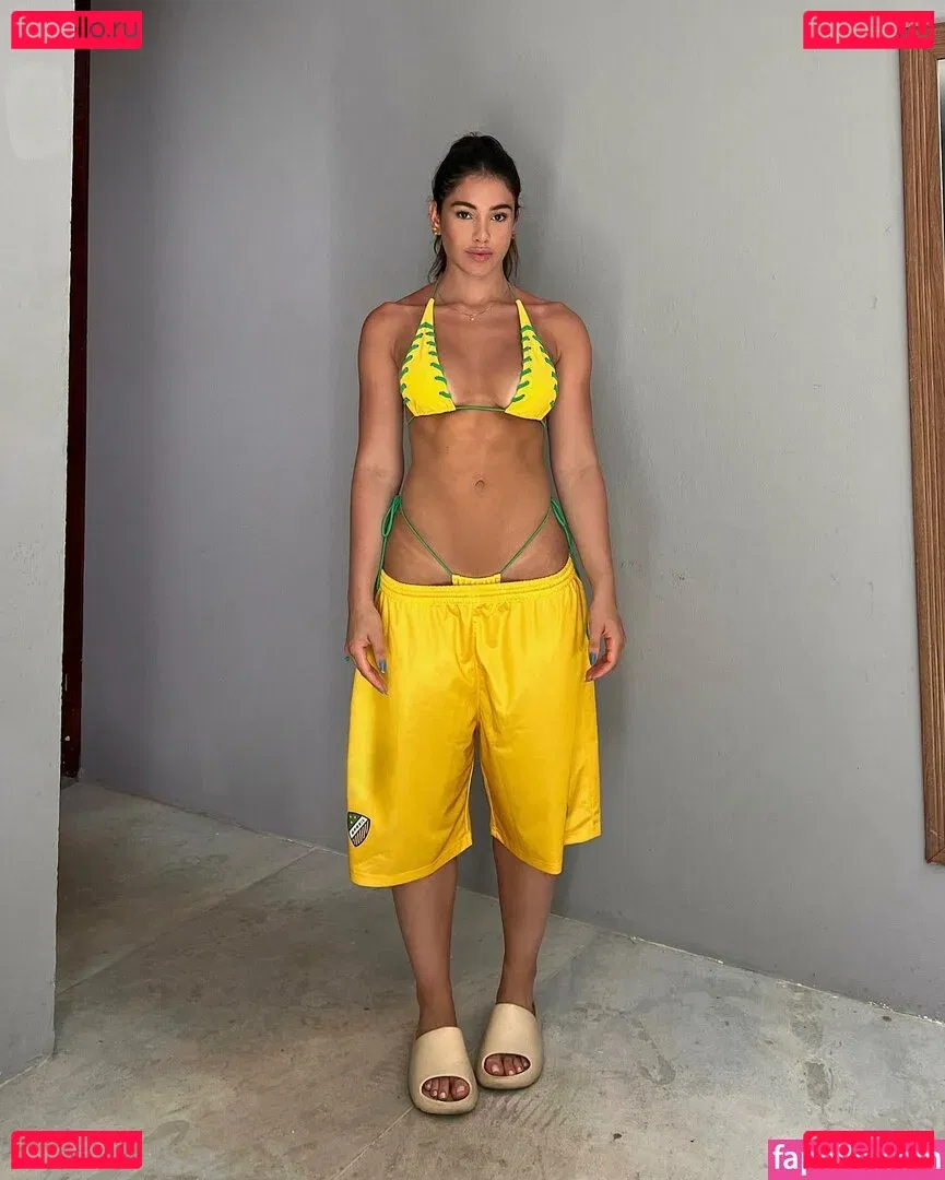 Iara Guimarães Onlyfans Photo Gallery 