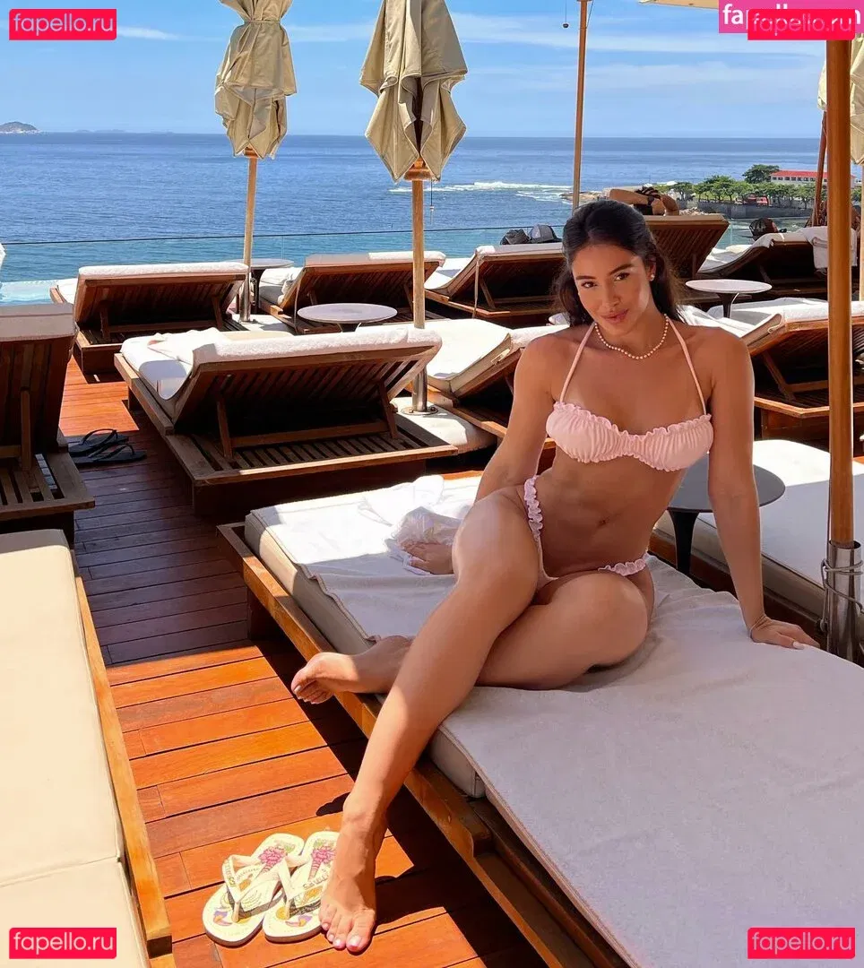 Iara Guimarães Onlyfans Photo Gallery 