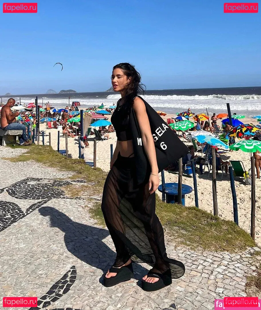 Iara Guimarães Onlyfans Photo Gallery 