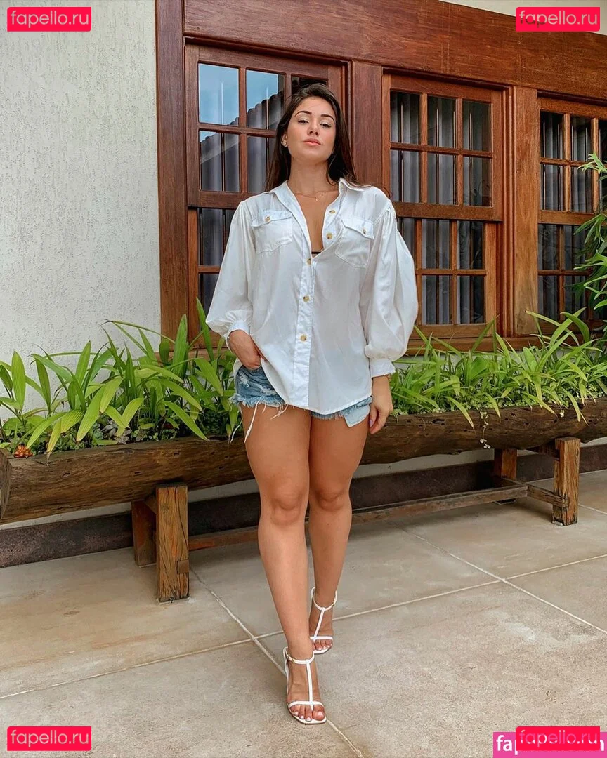 Iara Guimarães Onlyfans Photo Gallery 