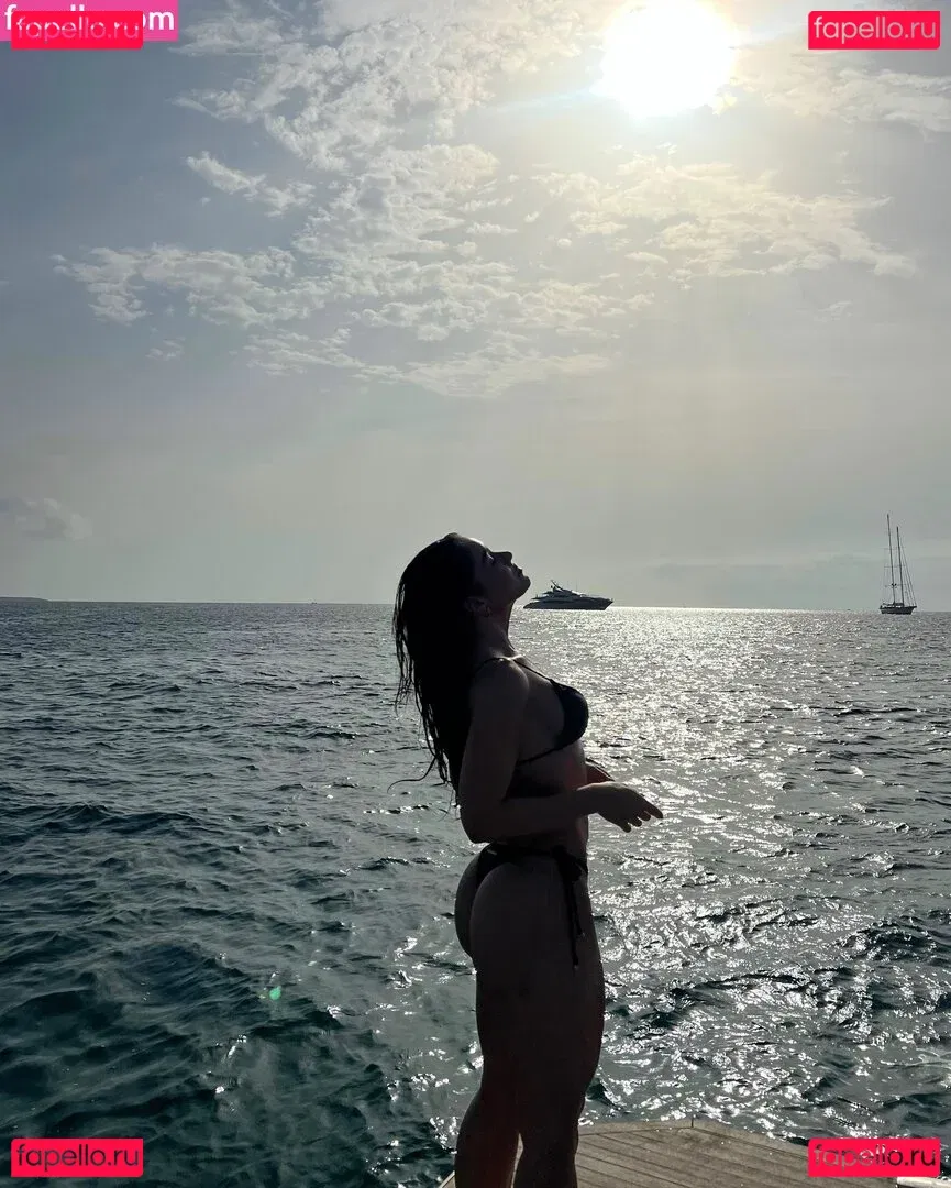 Iara Guimarães Onlyfans Photo Gallery 