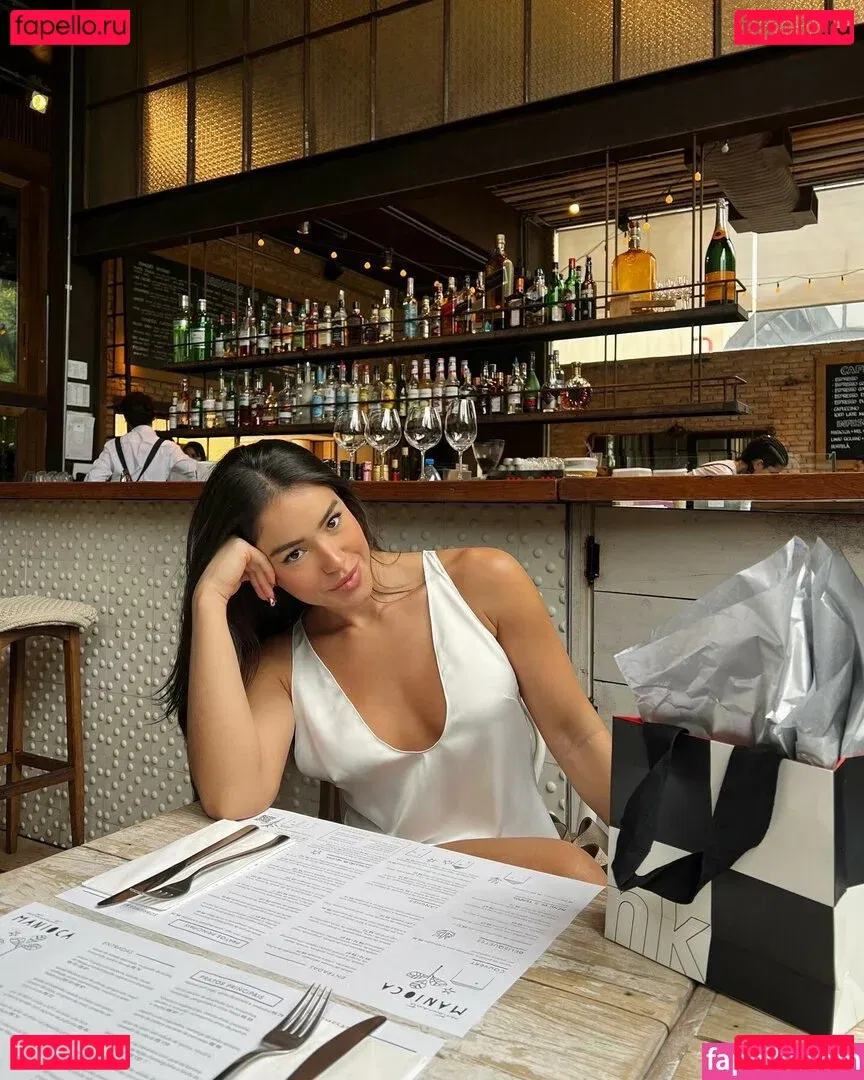 Iara Guimarães Onlyfans Photo Gallery 