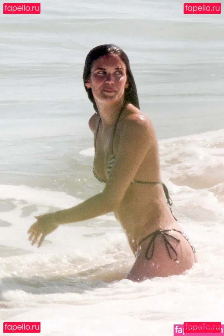 Sara Sampaio Onlyfans Photo Gallery 