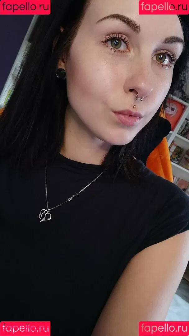 romisu Onlyfans Photo Gallery 