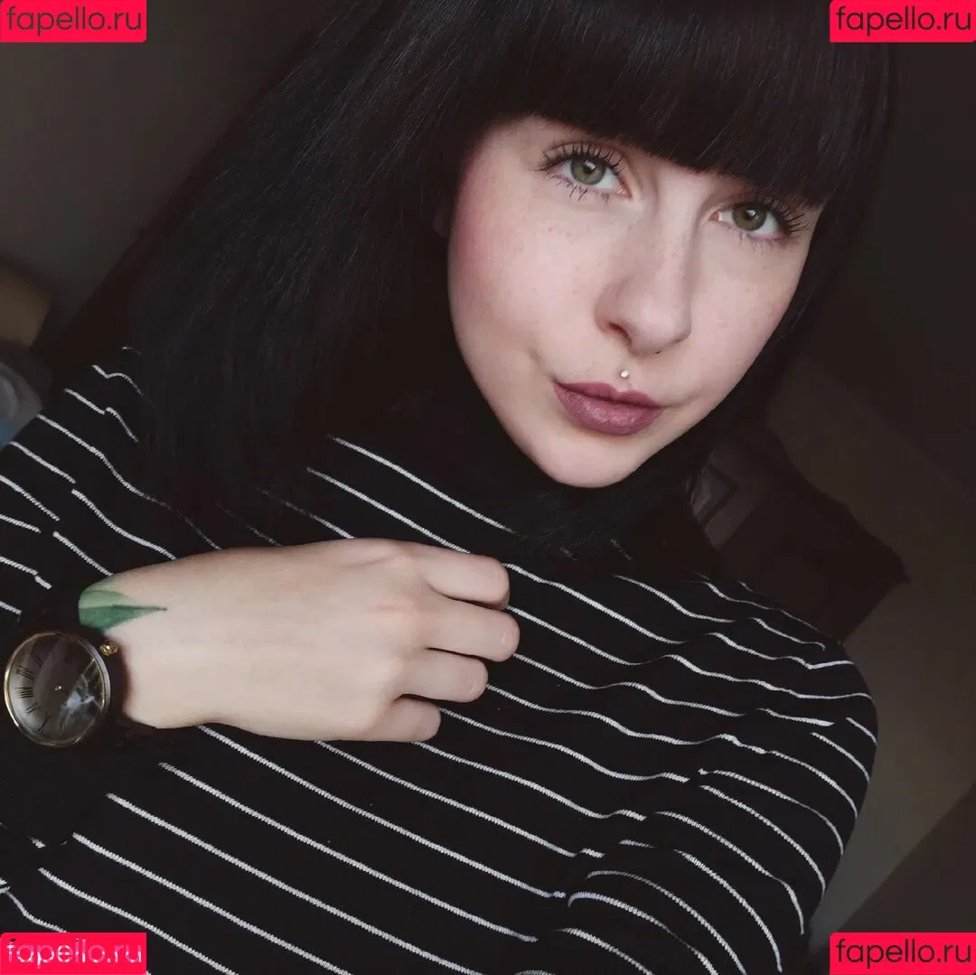 romisu Onlyfans Photo Gallery 