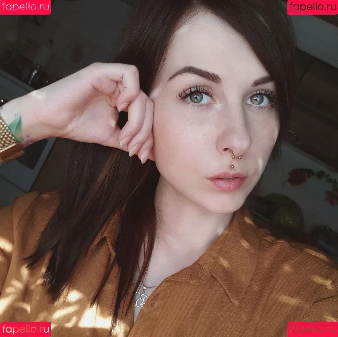 romisu Onlyfans Photo Gallery 