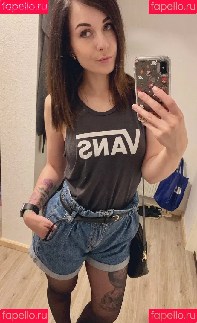 romisu Onlyfans Photo Gallery 