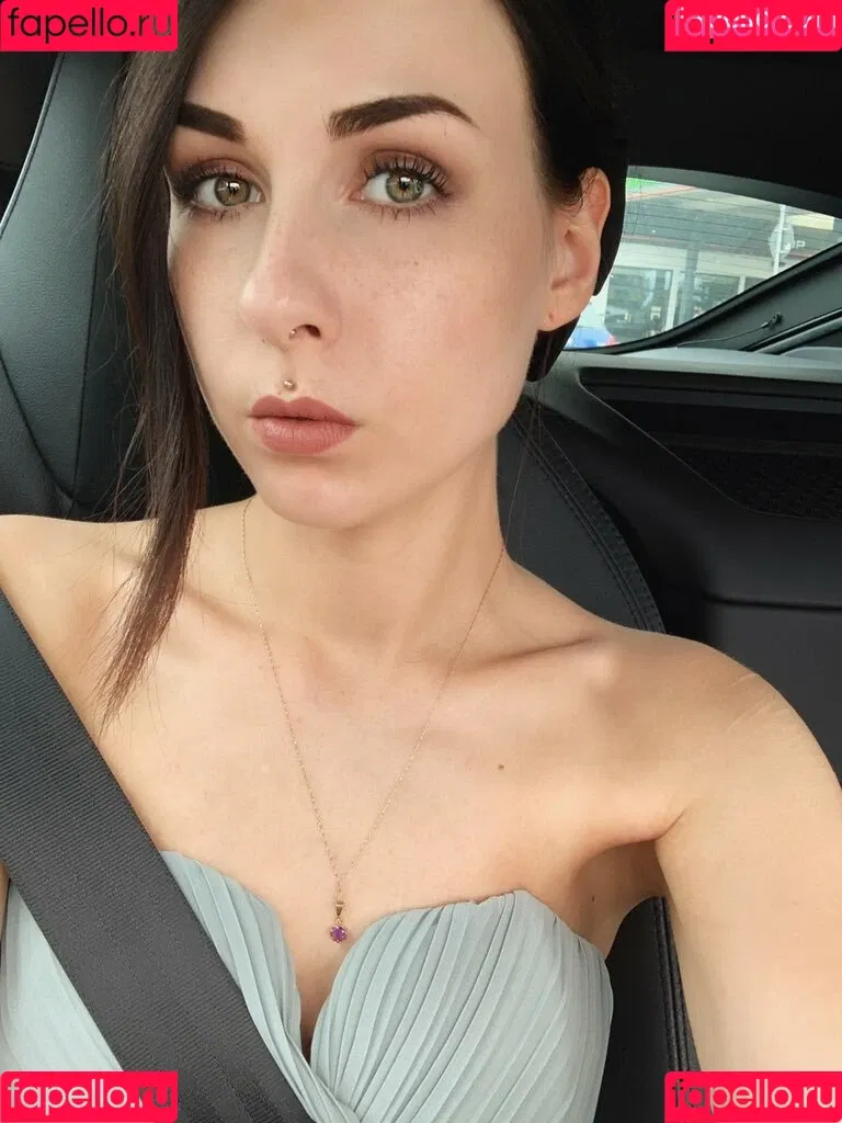 romisu Onlyfans Photo Gallery 