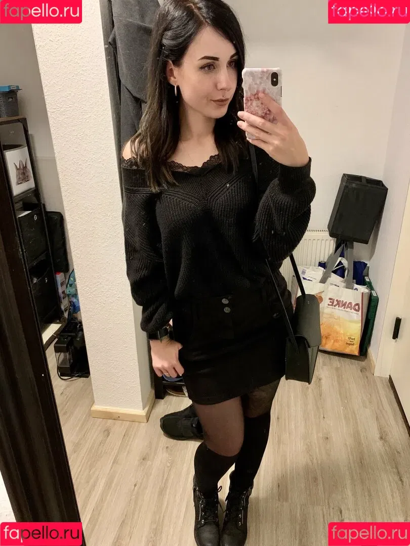 romisu Onlyfans Photo Gallery 