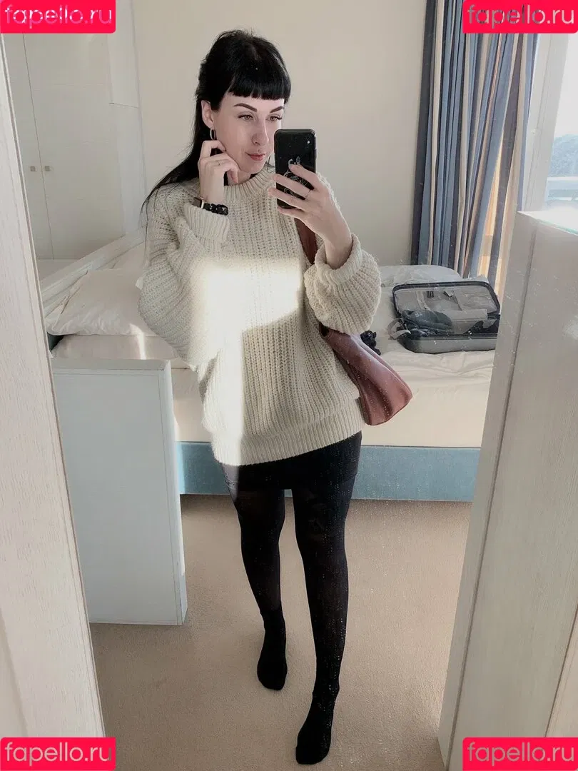 romisu Onlyfans Photo Gallery 