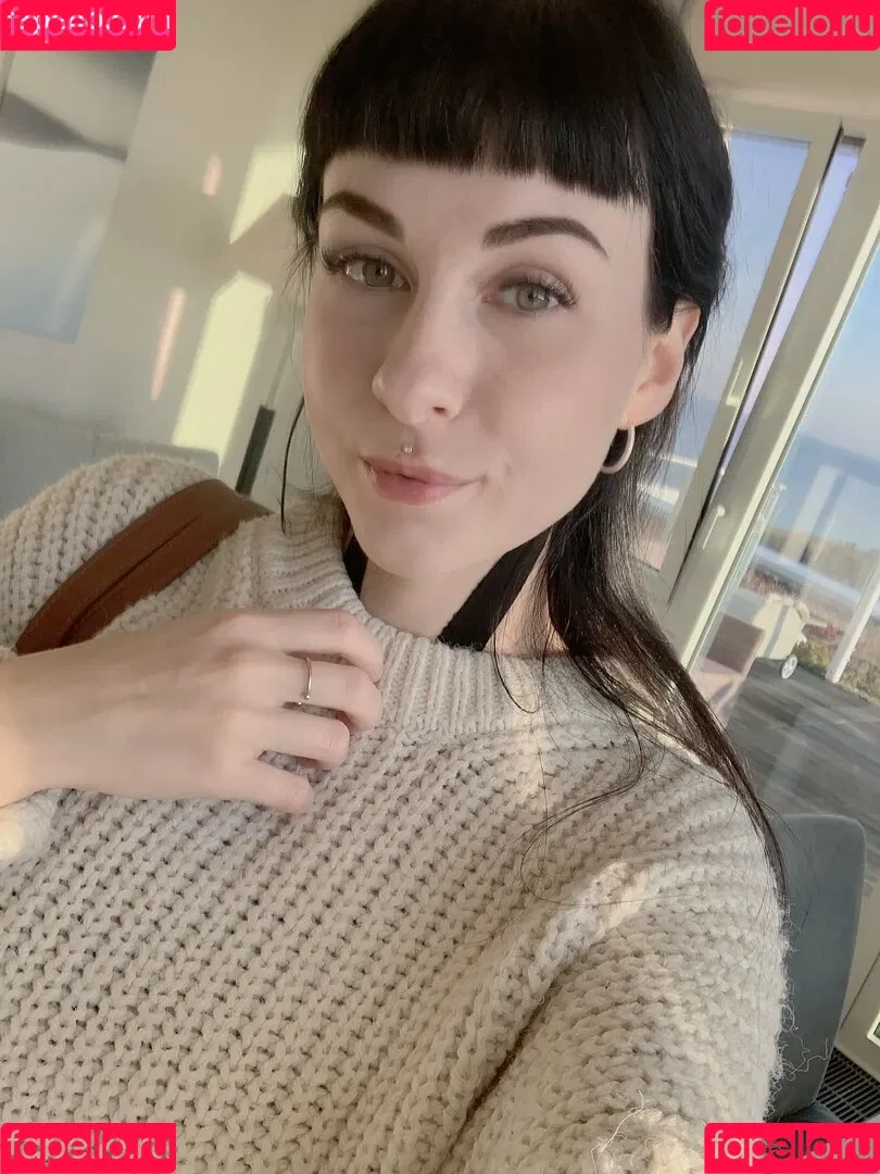 romisu Onlyfans Photo Gallery 