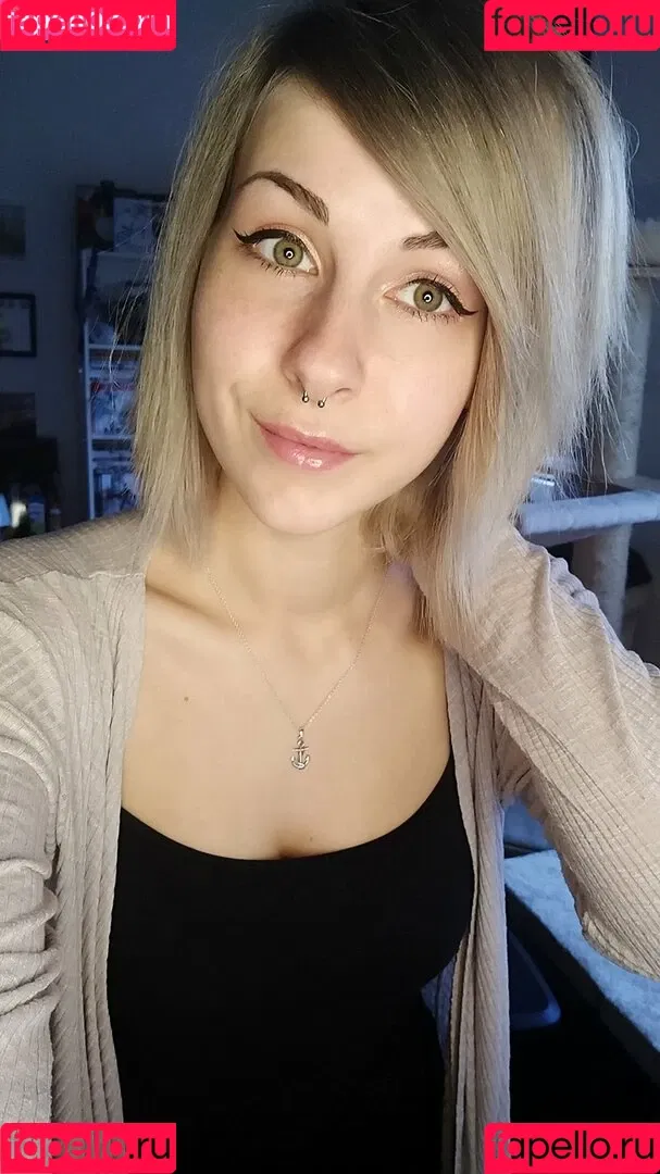 romisu Onlyfans Photo Gallery 