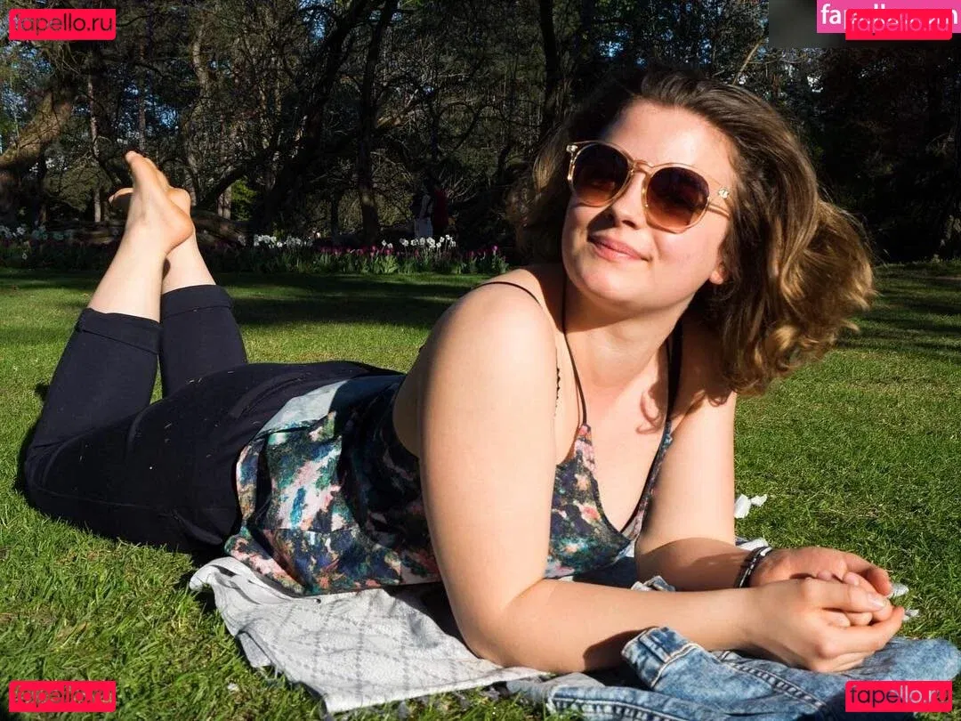 romisu Onlyfans Photo Gallery 