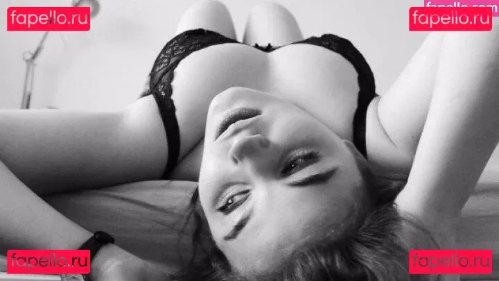 romisu Onlyfans Photo Gallery 