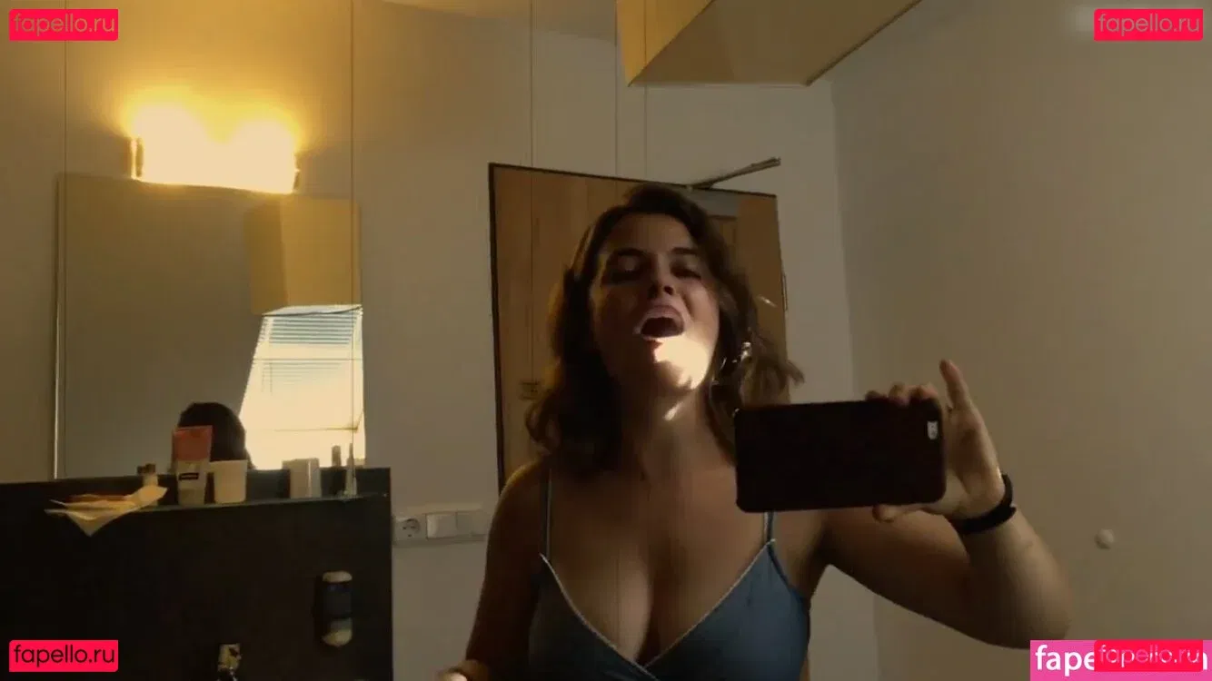 romisu Onlyfans Photo Gallery 