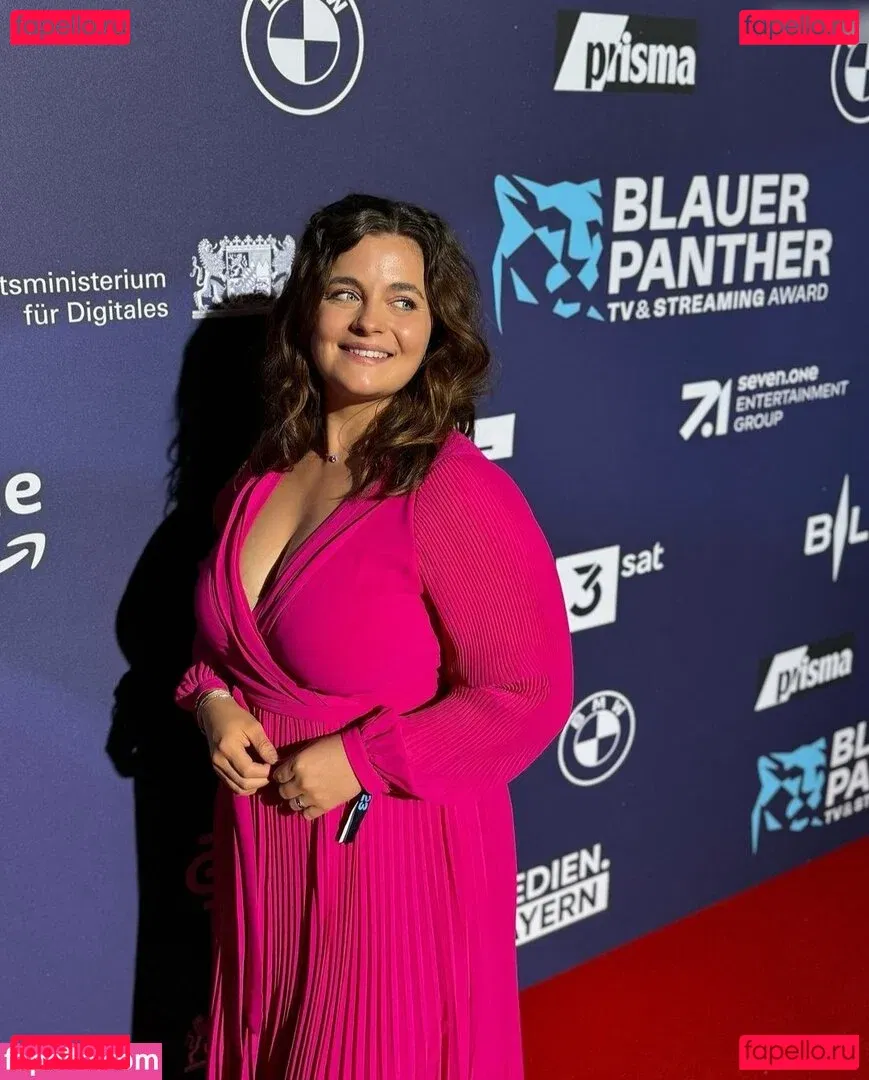 romisu Onlyfans Photo Gallery 