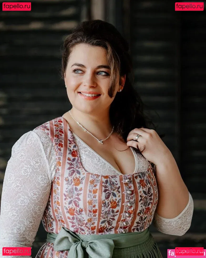 romisu Onlyfans Photo Gallery 